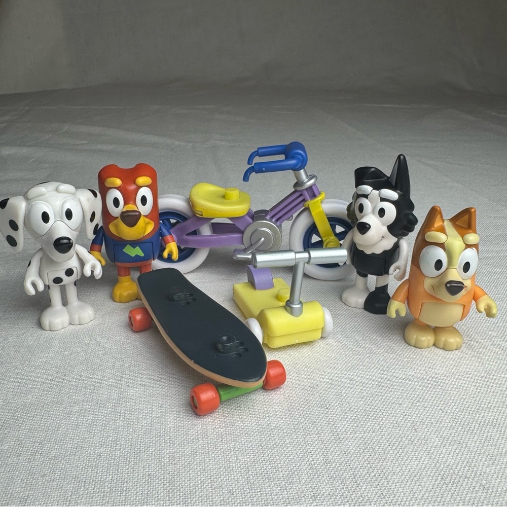 Bluey and Friends Lot from Playtime Adventures Set
Bicycle Scooter Skateboard